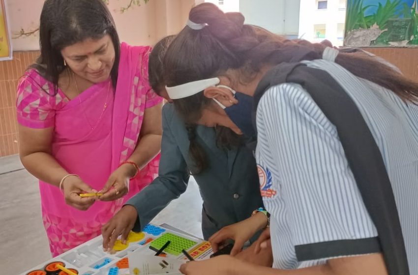 Greater Noida: जिला स्तरीय दो दिवसीय विज्ञान नवप्रवर्तन कार्यक्रम का समापन, इनाम पाकर छात्र हुए खुश