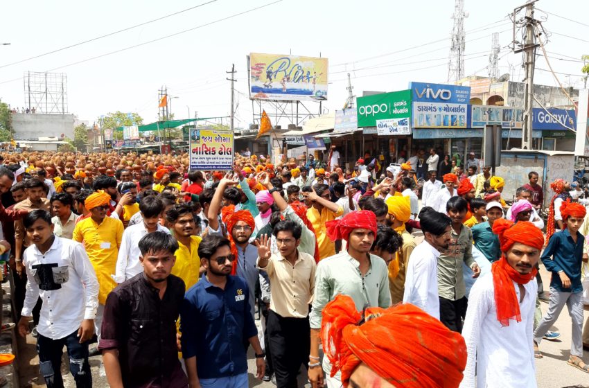 મહાકાલી માની ભવ્યાતીભવ્ય નગરયાત્રા વડાલીમાં શનિવારે નીકળી