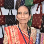 પર્યાવરણ: કાપડની વિવિધ રંગી થેલીઓ બનાવનારા જશીબેન સૌ કોઈને પ્રેરણાસ્ત્રોત બન્યા છે