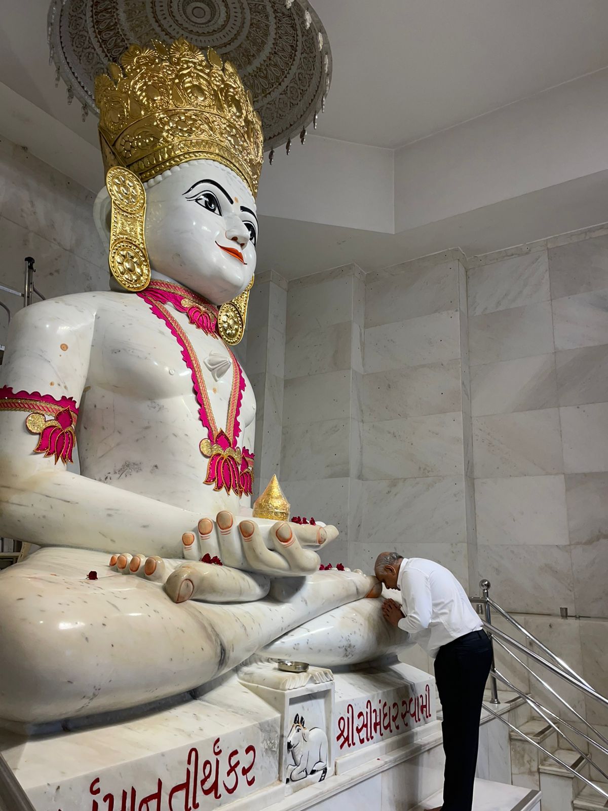 જન્મદિવસ સવારે મુખ્યમંત્રીએ અધ્યાત્મગુરૂના કર્યા વંદન! મોદીએ જન્મદિવસની શુભેચ્છાઓ પાઠવી