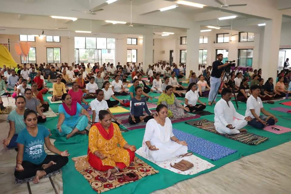 વ્યક્તિત્વ વિકાસ,યોગાસન તાલીમ શિબિર અને કલા મહાકુંભમાં ભાગ લેવા સંપર્ક કરો