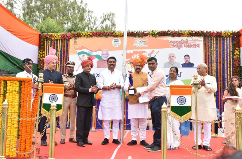 સાબરકાંઠા: વિજયનગર ખાતે ૭૬માં સ્વાતંત્ર્ય પર્વની દબદબાભેર ઉજવણી