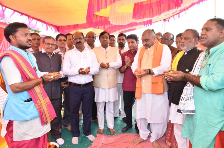 વણકર સમાજ ભવનનો ભૂમિ પૂજન સમારંભ અને સાર્વજનિક પુસ્તકાલયનું ઉદઘાટન