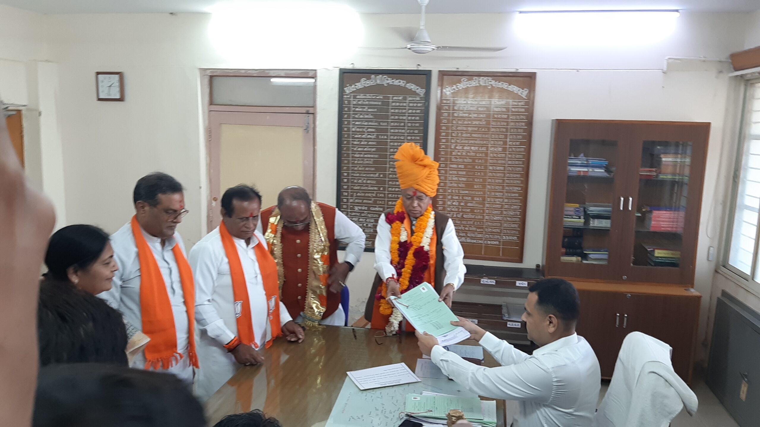 વીડી ઝાલાએ હિંમતનગર ઉમેદવારી ફોર્મ ભર્યું, સી આર&hellip;