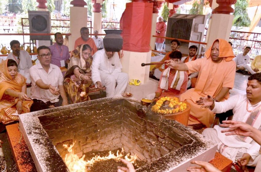 योगी आदित्यनाथ ने की नौ देव विग्रहों की प्राण प्रतिष्ठा, समृद्ध हुआ गोरक्षपीठ का देवलोक