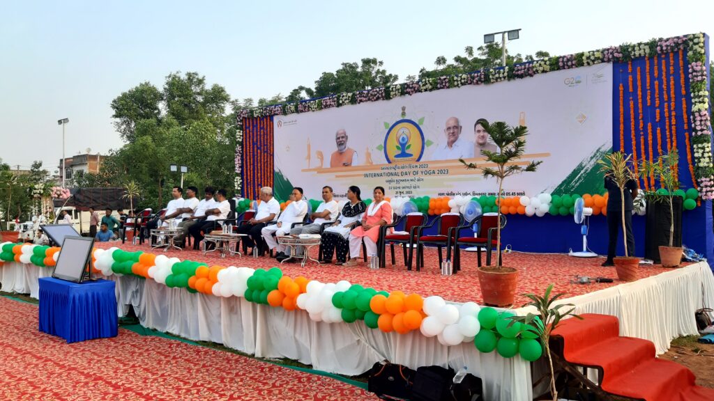 હિંમતનગરમાં ૯ મા આંતરરાષ્ટ્રીય યોગ દિવસની જિલ્લા કક્ષાની ઉજવણી