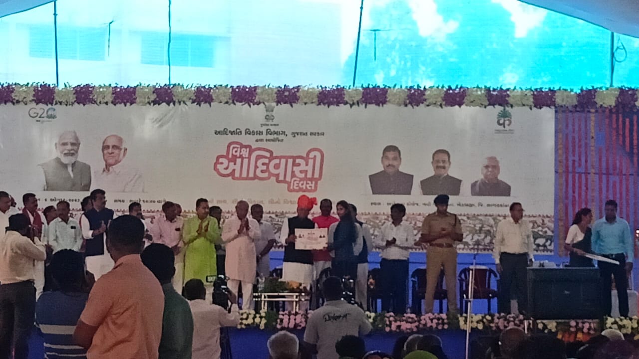 ખેડબ્રહ્માના નવી મેત્રાલ ખાતે વિશ્વ આદિવાસી  દિવસની ઉજવણી કરવામાં&hellip;