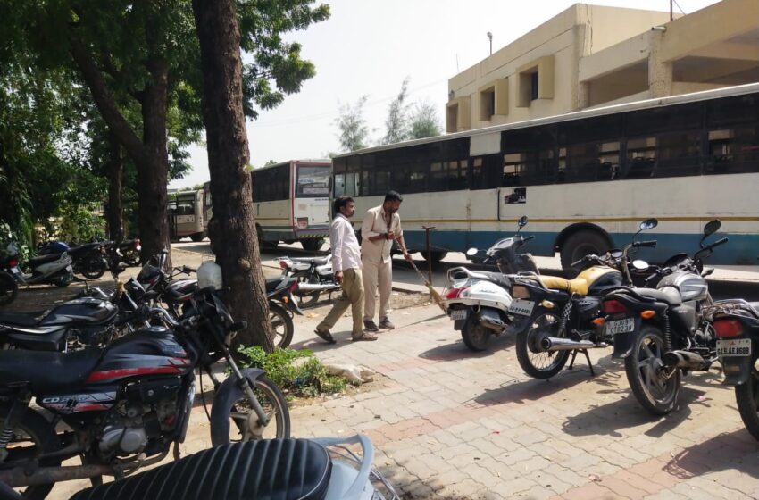 ગાંધી જયંતી નિમિત્તે બાયડ બસ સ્ટેશન પર સાફ-સફાઈ કરાઈ