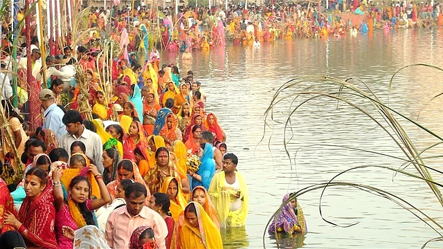 Chhath Puja 2023: उगते सूर्य को अर्घ्य के साथ पूरा हुआ छठ महापर्व का व्रत