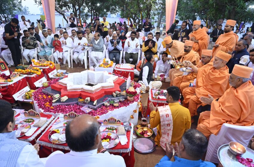 સ્વામિનારાયણ મંદિર દશાબ્દી મહોત્સવ: ૩૨૫ હવનકૂડ પર હવન,9000 ભક્તોએ એકાદશી પ્રસાદનો લાભ લીધો