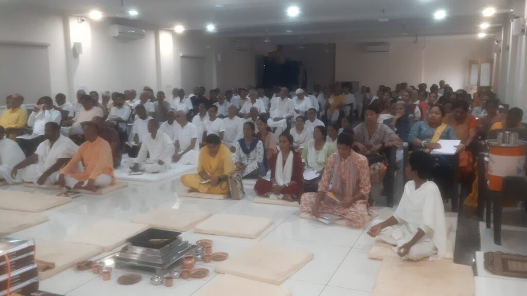 ગાંધીનગર: લાકરોડા ગામ પાસે દર્શન યોગ ધામમાં ક્રિયાત્મક યોગ શિબિર શરૂ થઈ
