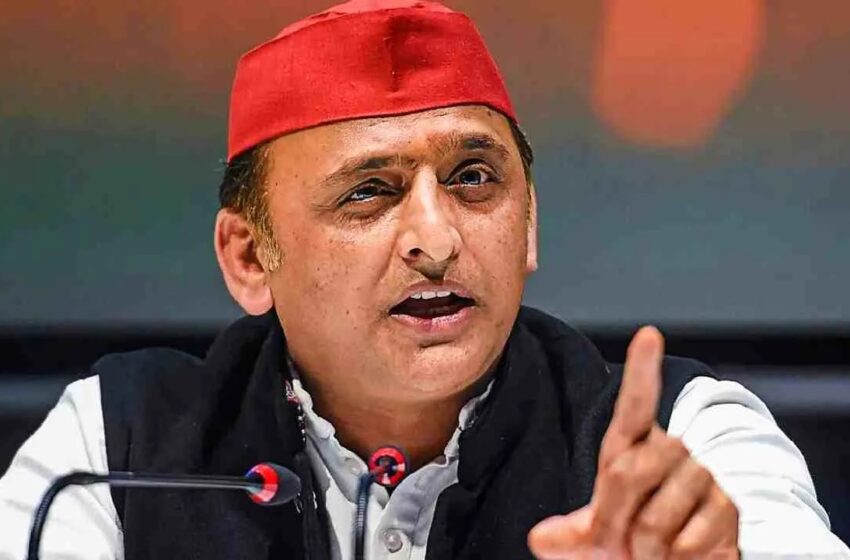Uttar Pradesh Lucknow: अखिलेश यादव ने लखनऊ रोड पर जेपी नारायण की प्रतिमा पर माला अर्पण किया, बीजेपी पर निशाना साधा 