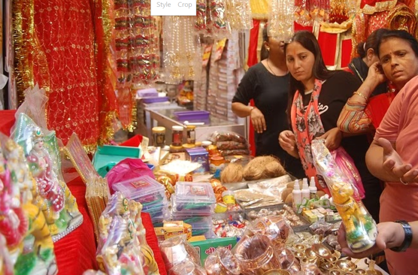 Navrati 2024: बाजारों में दिखी रौनक, खरीदारी और पूजा सामग्री की बंपर बिक्री