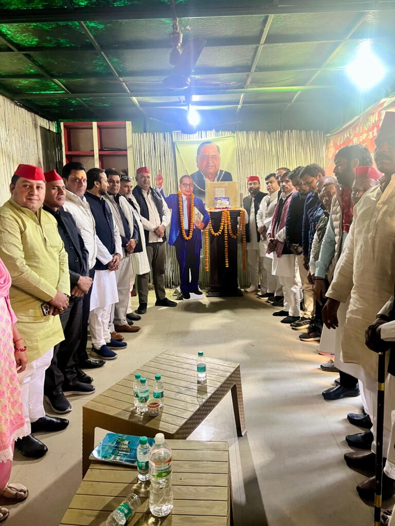 समाजवादी पार्टी ने नोएडा में डॉ. भीमराव अंबेडकर(Dr Bhimrao Ambedkar) के महापरिनिर्वाण दिवस का आयोजन किया