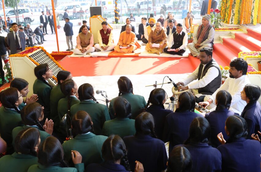 CM Yogi ने महात्मा गांधी की पुण्यतिथि पर अर्प‍ित की श्रद्धांजलि