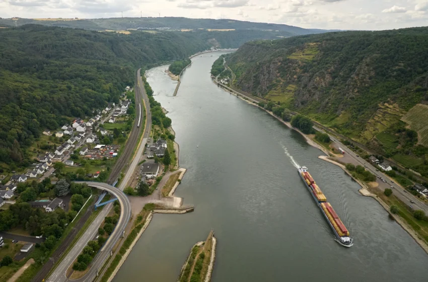 The Rhine River : Past, Present, and Future of Europe’s Iconic Waterway