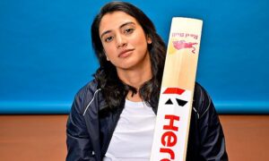 Details on her batting style.