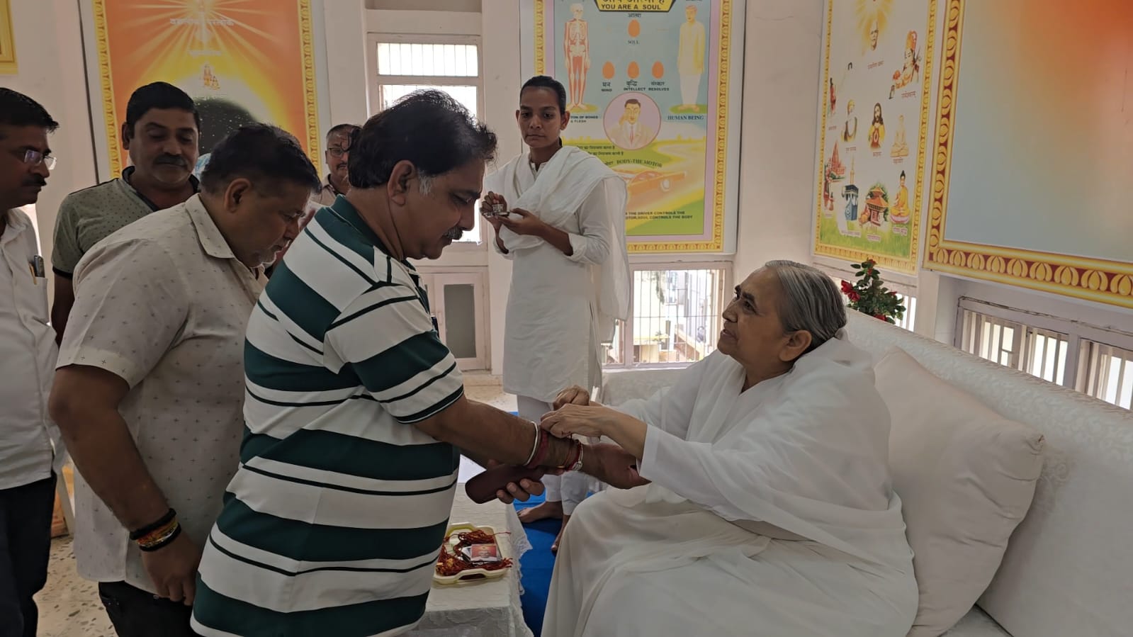 હિંમતનગર: બ્રહ્માકુમારીઝ ખાતે પરમાત્માના રક્ષાકવચ રક્ષાબંધન કાર્યક્રમ કરવામાં&hellip;