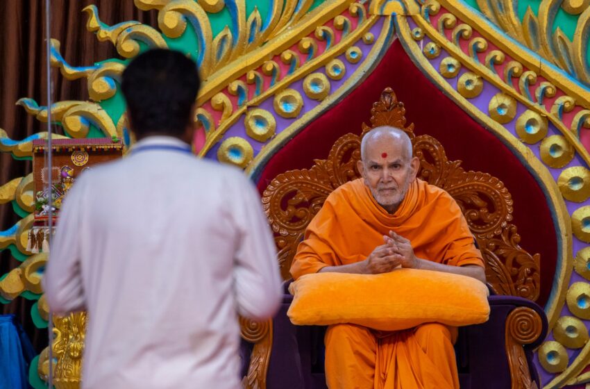 હિંમતનગર સ્વામિનારાયણ મંદિરના આંગણે મહંત સ્વામીના સાનિધ્યમાં આદિવાસી દિવસ ઉજવાયો
