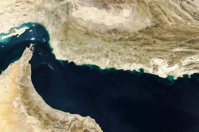 Iran could strengthIran control Strait of Hormuz : discussions underway about collecting up to 7% toll from commercial ships