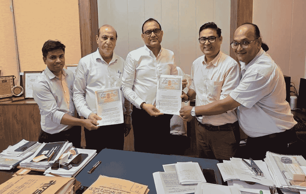 Noida Authority news : GM SP Singh का प्रयास, ग्रीन मोबिलिटी पहल को नई रफ्तार, Noida में खुलेंगे 48 नए EV Charging Stations